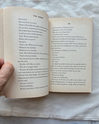 Libro en inglés: The road.
