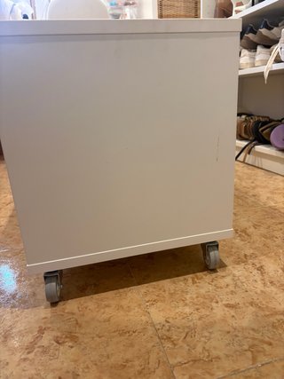 Mesita auxiliar blanca con ruedas