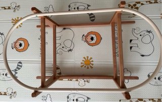 Moisés de mimbre con soporte y vestidura