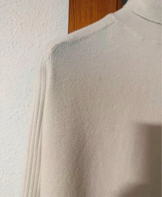 Jersey Mango cuello alto color crema