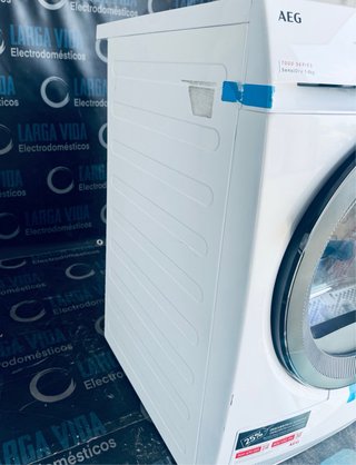 661.Secadora AEG 8Kg nueva tara