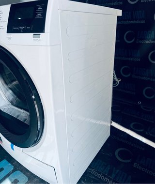 661.Secadora AEG 8Kg nueva tara