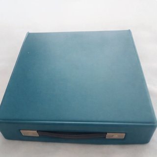 Máquina de escribir Olivetti Dora con funda