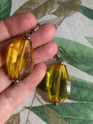 Pendientes colgantes amarillos facetados