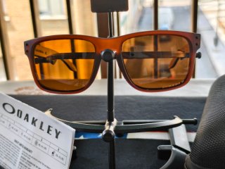 Oakley Holbrook Marrón
