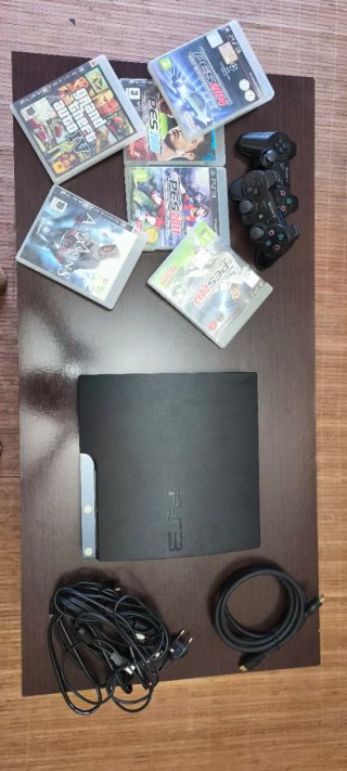 PlayStation 3 Slim 160GB Negra + Juegos y Mandos