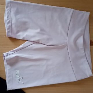 Shorts deportivos negros y rosas