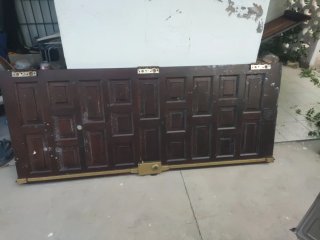 Puerta madera maciza reforzada