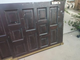 Puerta madera maciza reforzada