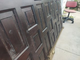 Puerta madera maciza reforzada