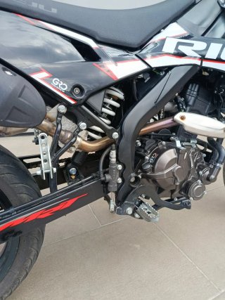 Moto Rieju 125 MRT Supermotard Negra/Roja