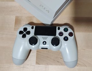 Consola Sony PS4 Blanca + Mando