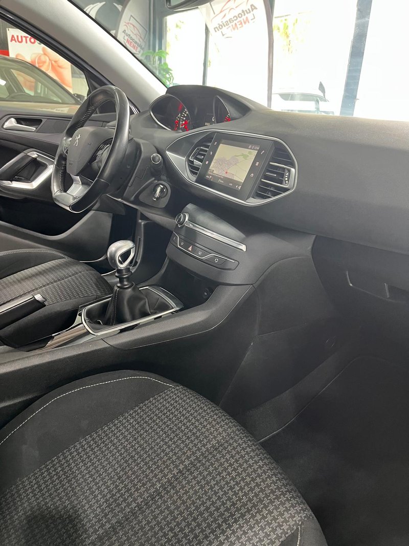 Peugeot 308 2019, foto 9