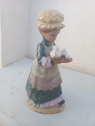 Figura cerámica sirvienta vintage té