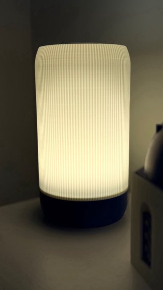 Lámpara de mesa moderna