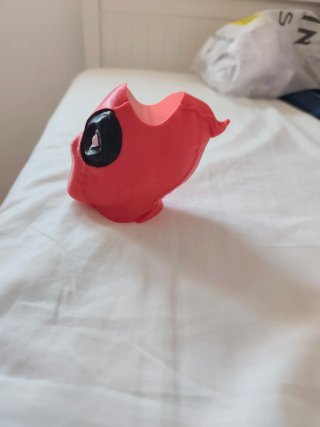 Soporte mando consola — superhéroe rojo y negro