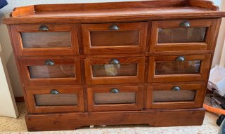 Mueble aparador/cómoda de madera y cristal