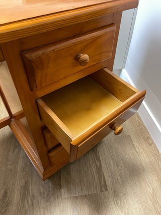 Escritorio de madera clásico