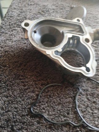 Tapa filtro y bomba agua Suzuki RMZ250