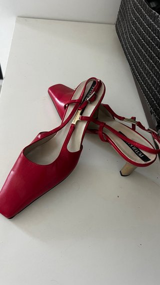Zapatos de tacón Peter Kaiser rojos y dorados
