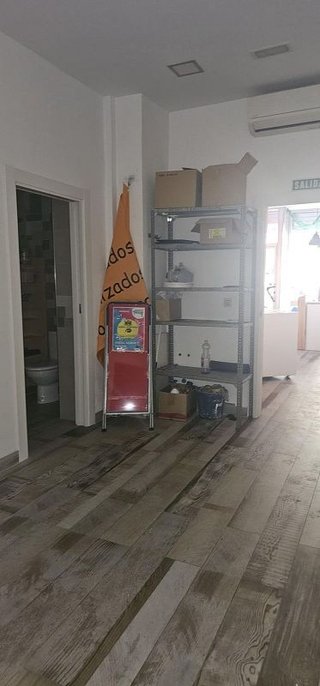 Local comercial en alquiler en Cervantes en Granada