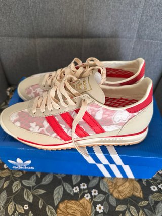 Zapatillas Adidas Beige y Rojo Talla 37