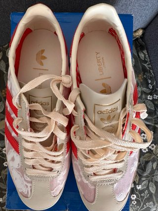 Zapatillas Adidas Beige y Rojo Talla 37