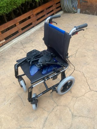 Silla de ruedas ligera Porta con frenos