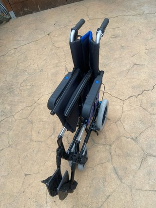Silla de ruedas ligera Porta con frenos
