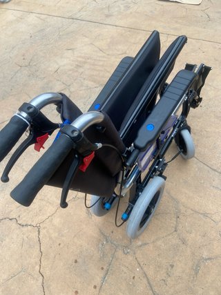 Silla de ruedas ligera Porta con frenos