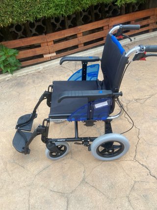 Silla de ruedas ligera Porta con frenos
