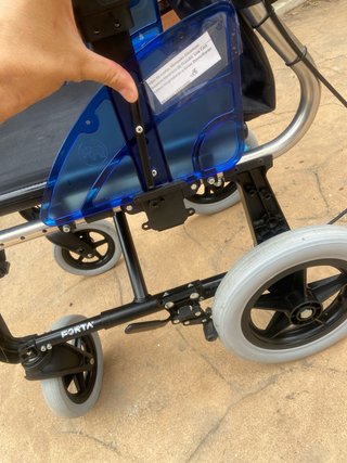 Silla de ruedas ligera Porta con frenos