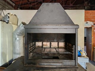 Chiringuito de madera, chimenea, chill out