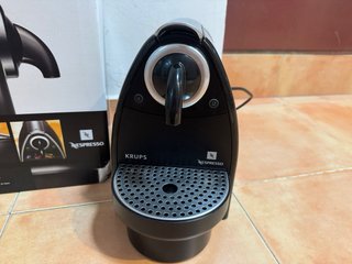 Cafetera Nespresso Krups Essenza con caja