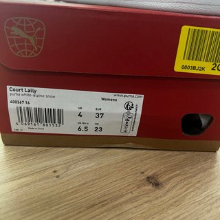 Zapatillas Puma Beige y Blancas