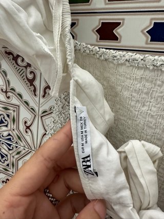 Top blanco lazo manga abullonada