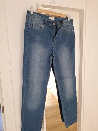 Sin estrenar!!Pantalón vaquero elástico skinny