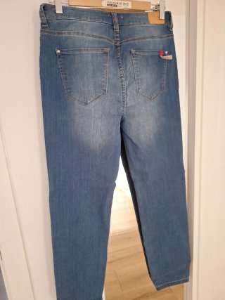 Sin estrenar!!Pantalón vaquero elástico skinny
