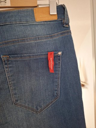 Sin estrenar!!Pantalón vaquero elástico skinny