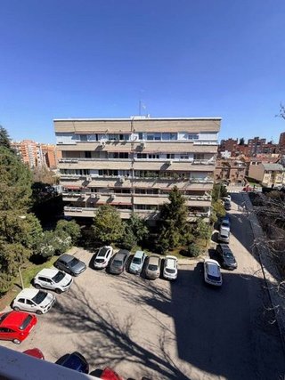 Piso en venta en Valdezarza en Madrid