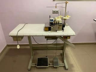 Máquina de coser industrial 4 hilos