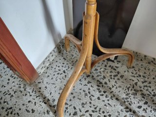Perchero de madera antiguo curvo