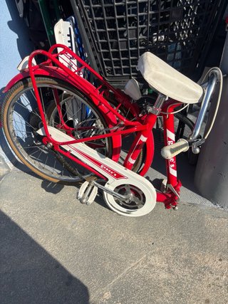 Bicicleta plegable roja vintage