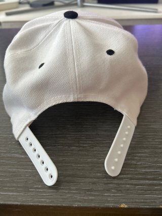 Gorra béisbol blanca con logo dorado Leer bien!!