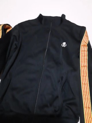 Chándal negro con tira senyera T.M