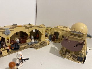 Cantina Mos Eisley LEGO Star Wars mas  ampliación
