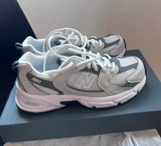 Zapatillas New Balance 530 Gris y Blanco