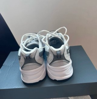 Zapatillas New Balance 530 Gris y Blanco
