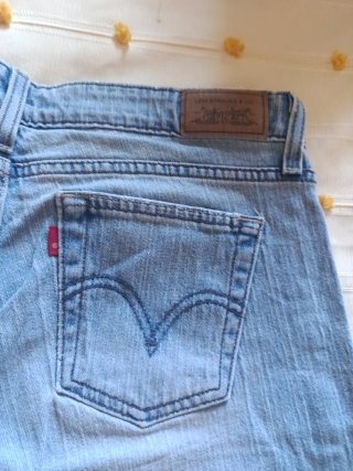 Camiseta Levi's Talla M + Pantalón Vaquero
