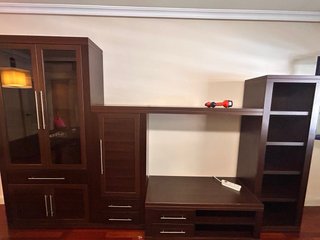 Mueble salón, mesa comedor extens y mesa centro.